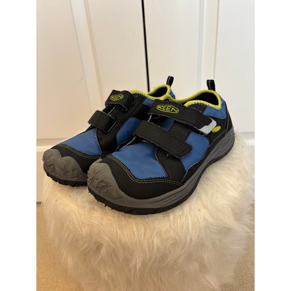 Keen speed hound casual sneaker  Size 4